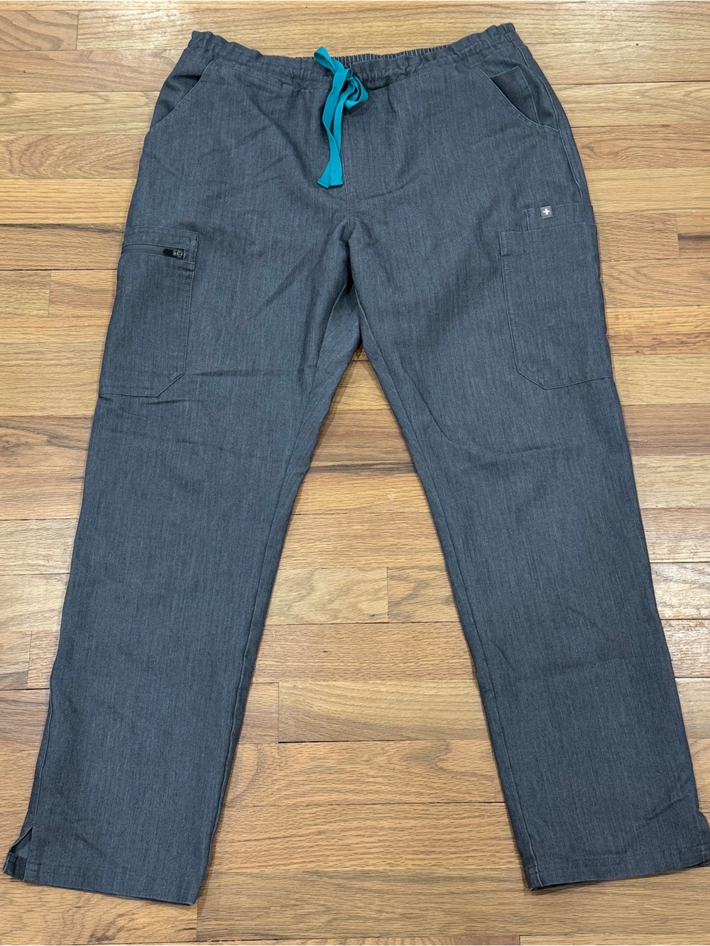 FIGS Women’s Heather Gray Scrub Pants